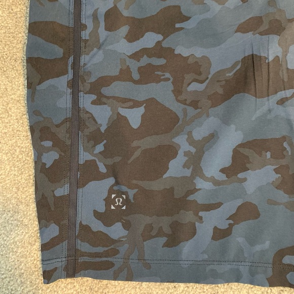 Lululemon T.H.E. Short 9” with Nulux Liner - great condition! - Picture 4 of 8